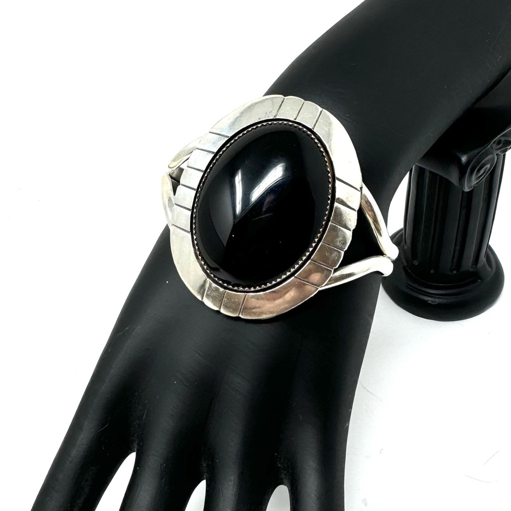 E YAZZIE Navajo sterling silver, onyx cuff bracelet, 47.2g